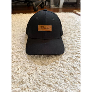 Men's Titleist Black Golf Hat One Size with Brown Leather Patch